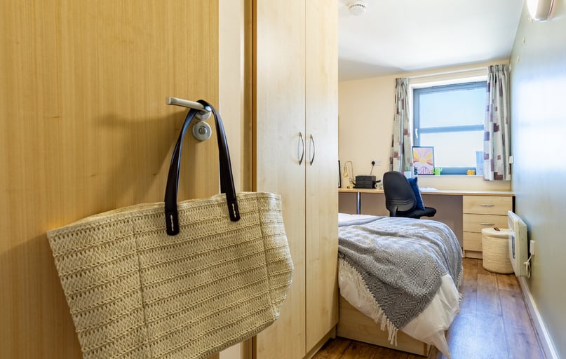 Lower Ground Floor En Suite, Europa, 190 Erskine Street, City Centre, Liverpool - Image 1